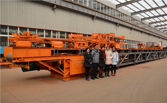 嵩陽煤機(jī)帶式輸送機(jī)合影 嵩陽煤機(jī)帶式輸送機(jī)合影