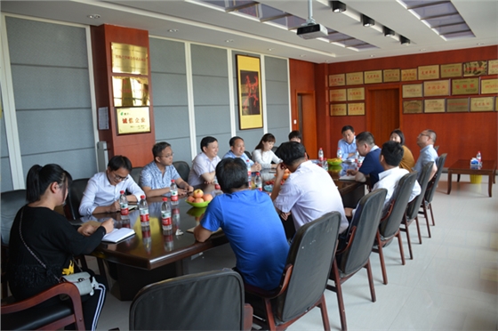 鄭州市中小企業(yè)局和登封工信委領(lǐng)導到嵩陽煤機考察調(diào)研