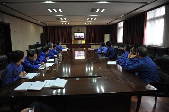 嵩陽(yáng)煤機(jī)全體員工立足崗位學(xué)習(xí)十九大精神 嵩陽(yáng)煤機(jī)全體員工立足崗位學(xué)習(xí)十九大精神