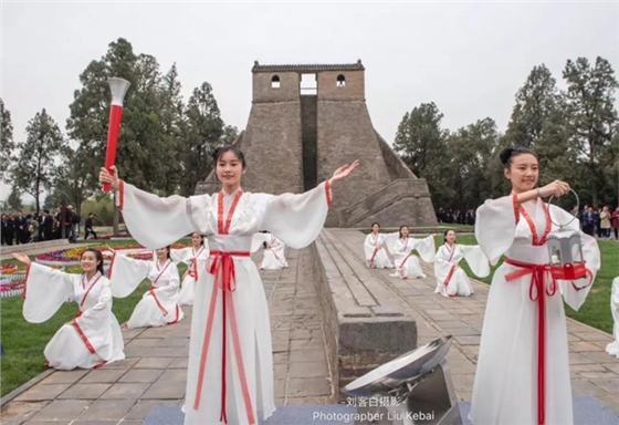 今天的告成觀星臺，一場火炬?zhèn)鬟f燃遍全國！