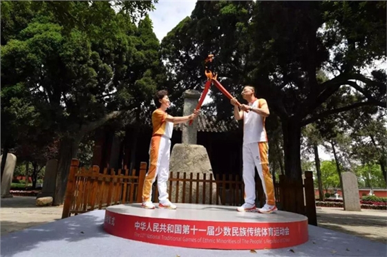 今天的告成觀星臺，一場火炬?zhèn)鬟f燃遍全國！