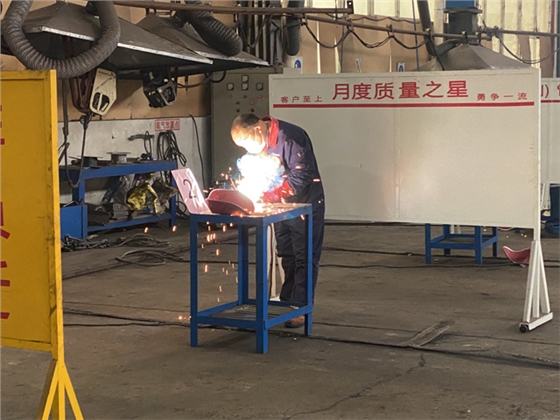 登封市2020年電焊工技能競賽在嵩陽煤機(jī)隆重舉行 登封市2020年電焊工技能競賽在嵩陽煤機(jī)隆重舉行