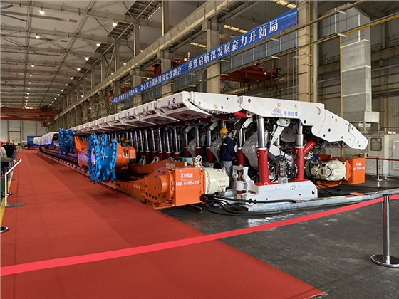 鄭州市嵩陽(yáng)煤機(jī)實(shí)現(xiàn)重要突破：&ldquo;三機(jī)一架&rdquo;（掘進(jìn)機(jī)、采煤機(jī)、輸送機(jī)、液壓支架）成功出口越南