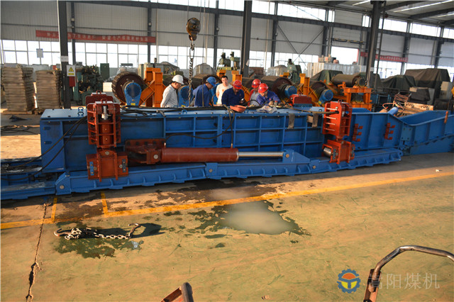 邁步自移轉(zhuǎn)載機(jī)攻克技術(shù)難關(guān) 邁步自移轉(zhuǎn)載機(jī)攻克技術(shù)難關(guān)