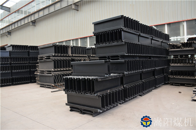 刮板機(jī)中部槽01.jpg 刮板機(jī)中部槽01.jpg