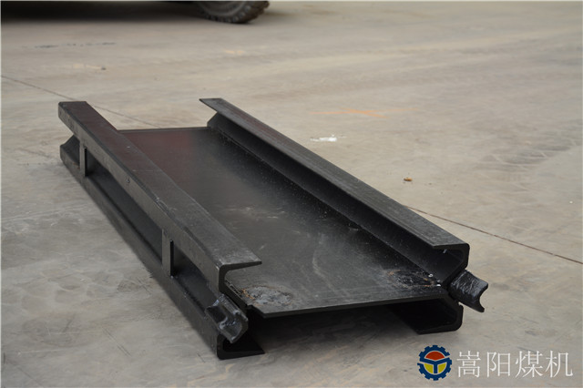 刮板機(jī)中部槽03.jpg 刮板機(jī)中部槽03.jpg