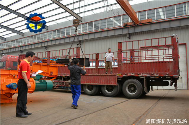 嵩陽煤機(jī)礦用輸送機(jī)發(fā)貨現(xiàn)場 (2).jpg 嵩陽煤機(jī)礦用輸送機(jī)發(fā)貨現(xiàn)場 (2).jpg