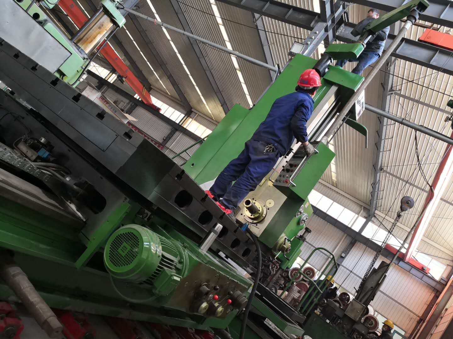 嵩陽煤機再購入高精度銑床丨為刮板輸送機生產(chǎn)保駕護航