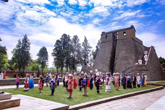 今天的告成觀星臺(tái)，一場(chǎng)火炬?zhèn)鬟f燃遍全國(guó)！