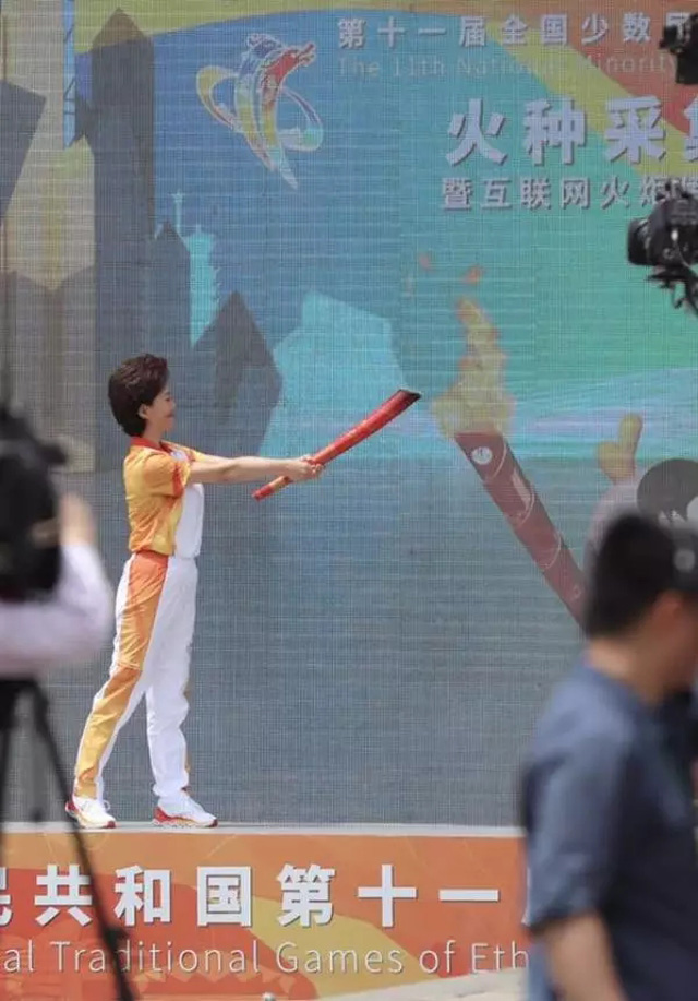 今天的告成觀星臺(tái)，一場(chǎng)火炬?zhèn)鬟f燃遍全國(guó)！