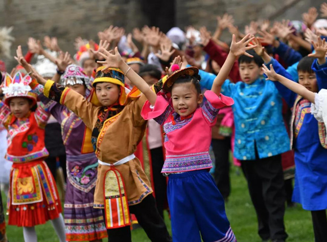 今天的告成觀星臺(tái)，一場(chǎng)火炬?zhèn)鬟f燃遍全國(guó)！