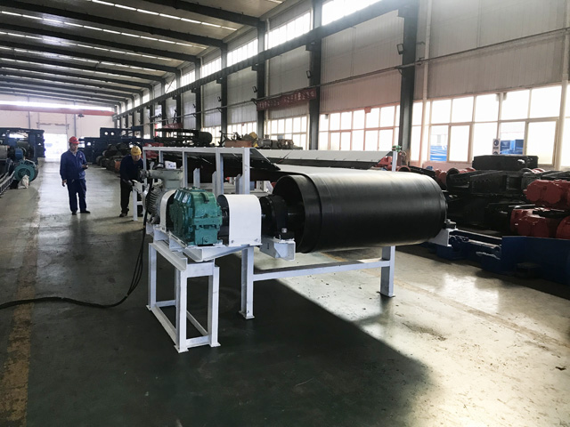 中信重工1200mm帶式輸送機(jī)完成試車準(zhǔn)備發(fā)貨