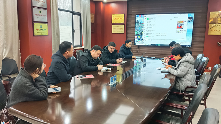 中烏攜手共拓礦業(yè)新篇 烏茲別克斯坦客戶蒞臨嵩陽煤機(jī)考察交流